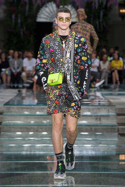 versace spring 2019 mens|Versace Spring 2019 Menswear Collection .